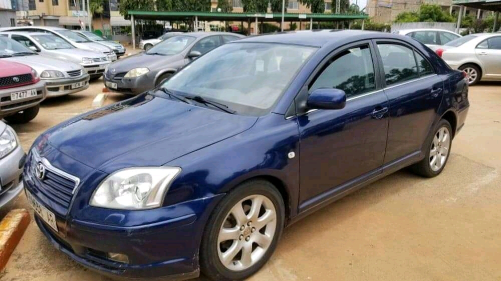 Voiture Toyota avensis en vente à Lomé agoe