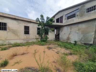 À Vendre : Villa Inachevée à centre Aného,  Vodougbé 