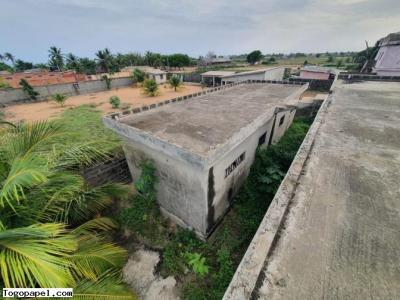 À Vendre : Villa Inachevée à centre Aného,  Vodougbé 