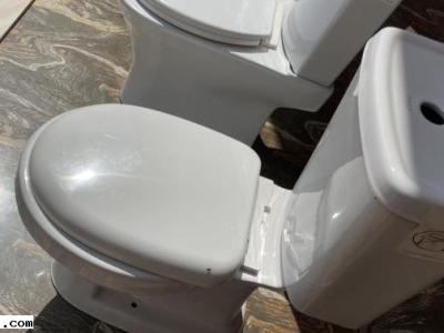 Pots de wc et lavabo en vente