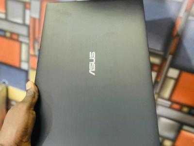ASUS i5 6th 2G GeForce 920M (6G) Ram 8G ddr4 SSD 256G Batter