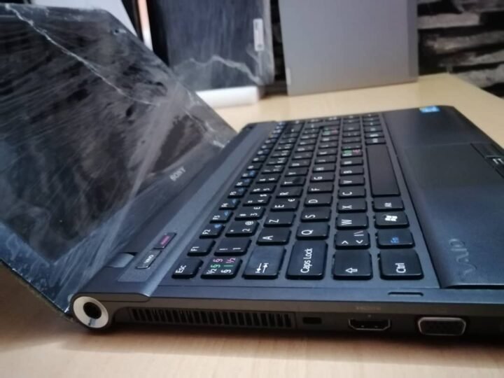 Sony i3