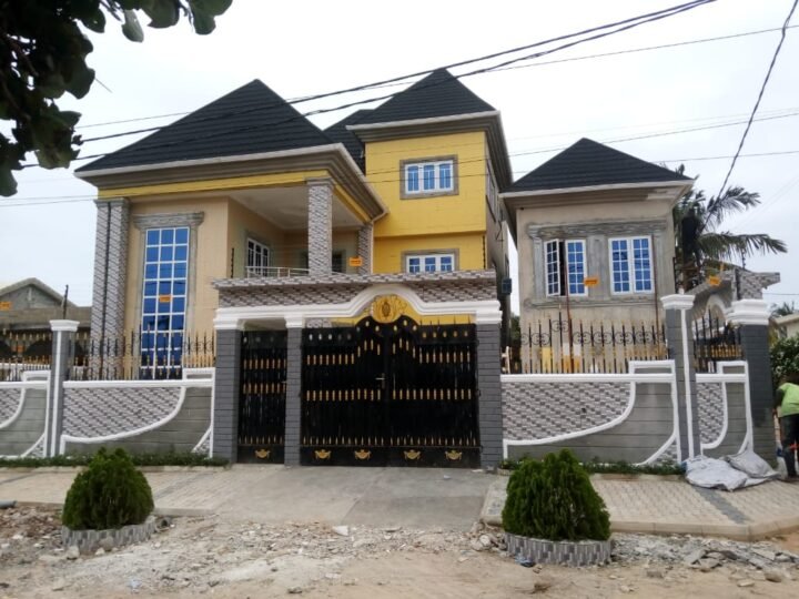 Villa de 5chambres propre à baguida
