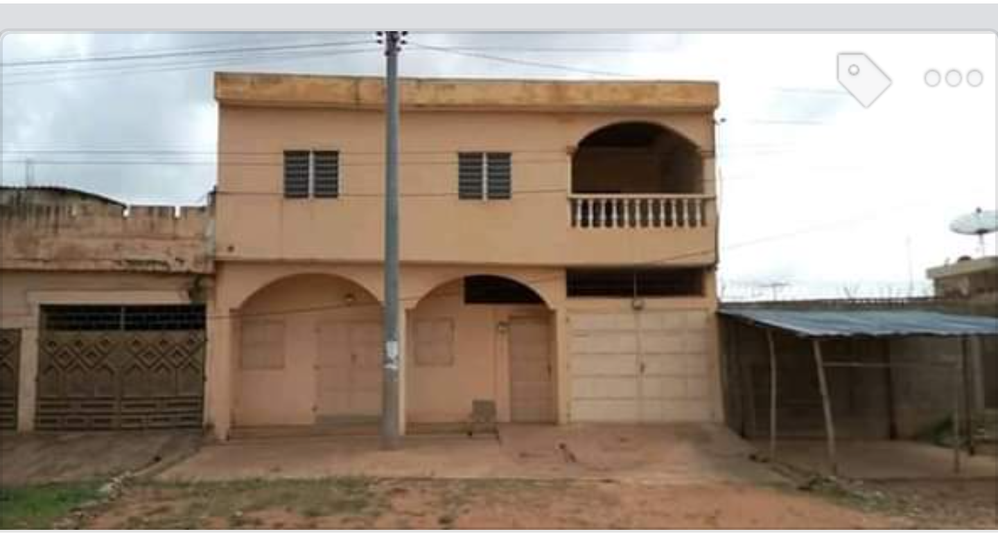 Maison a etage en vente a lomé agoe assiyéyé
