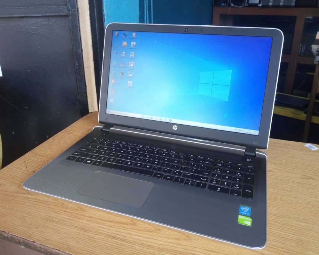 HP Pavilion Core i7 avec Dédiée 2GB