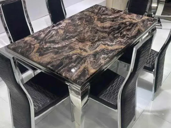 TABLE À MANGER ROYALE AVEC 06 CHAISES